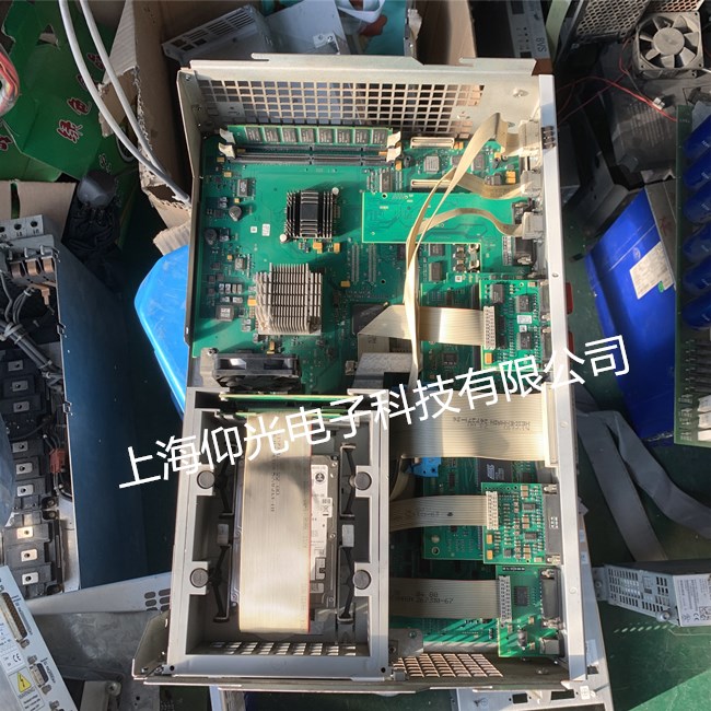 HEIDENHAIN���º�ϵͳ�ŷ�����Դ����ά�� MC 422C ID587934-01