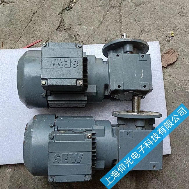 ËÅ·þµç»úάÐÞ